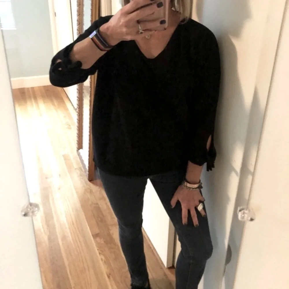 Hemisphere Black V-neck Cashmere Sweater - Picture 3 of 9